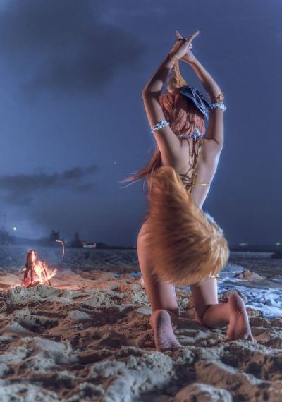 片名叫《官狱女囚》