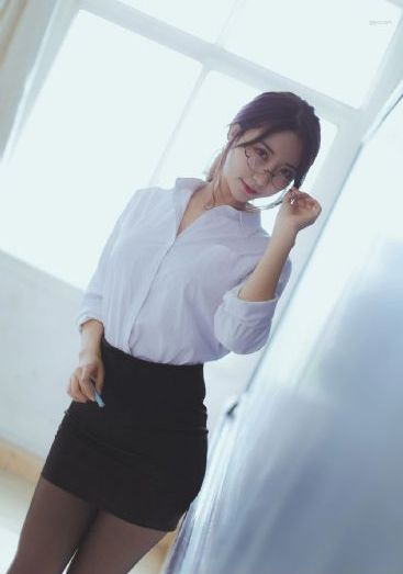 色伊伊