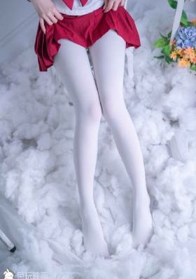 女人脱了内裤趴开腿让男躁动态图