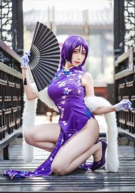 一部皇上吃宫女奶三级