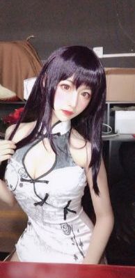 穿制服的女孩